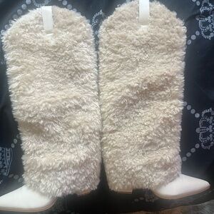 Lt tan boots. Worn once. Size 11 women’s boots.